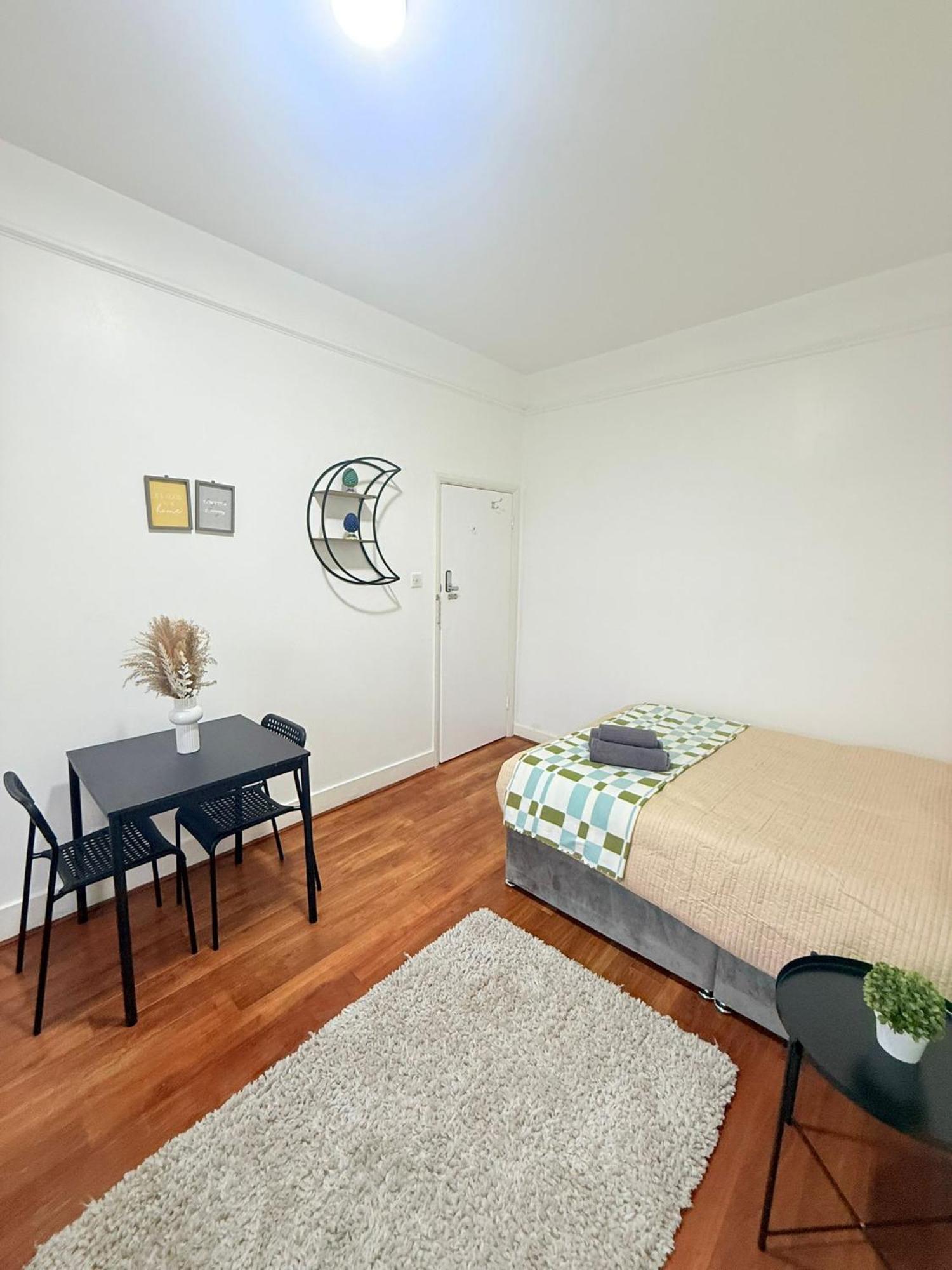 Cricklewood Broadway Guest Home London Ngoại thất bức ảnh