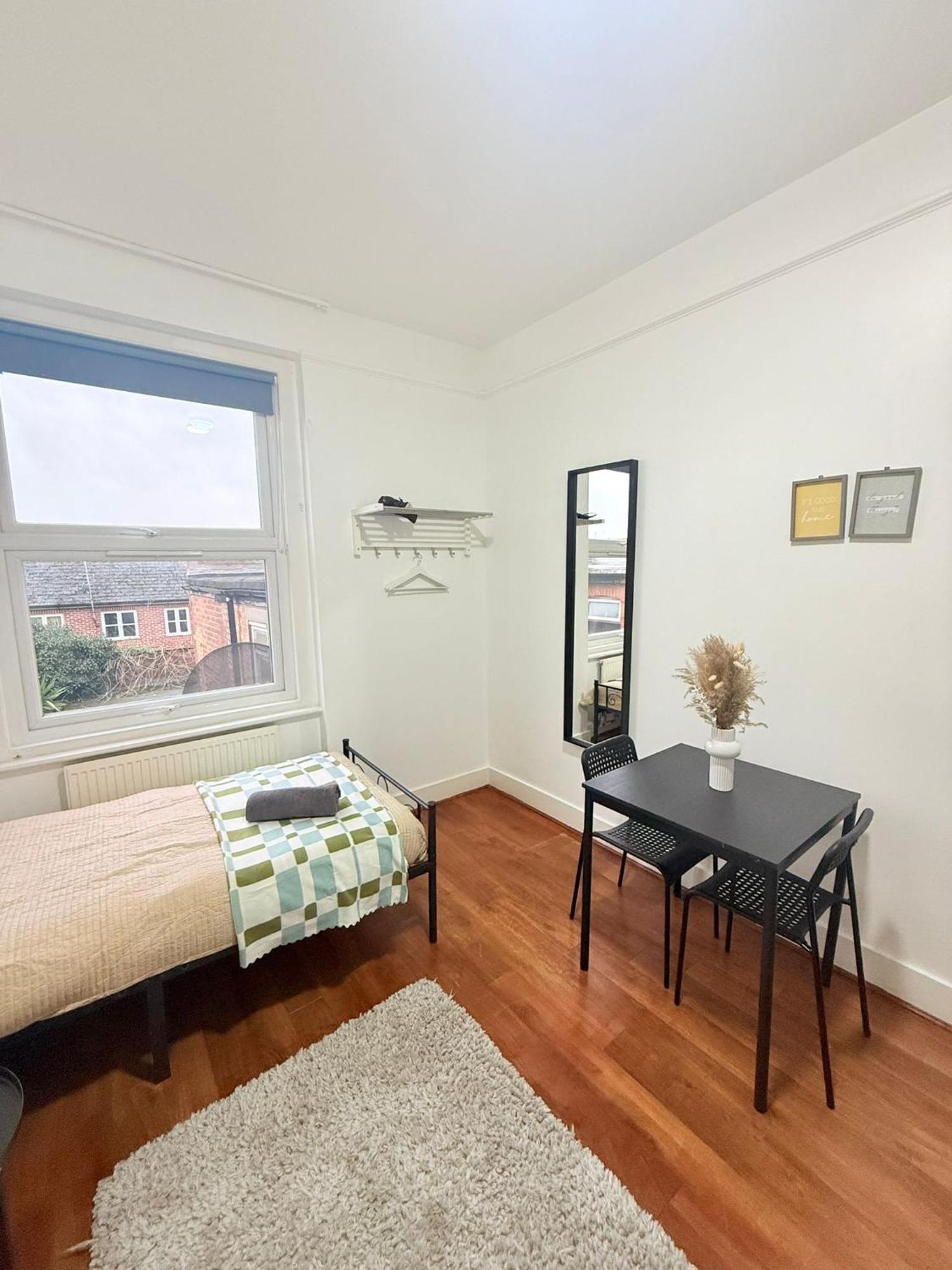 Cricklewood Broadway Guest Home London Ngoại thất bức ảnh