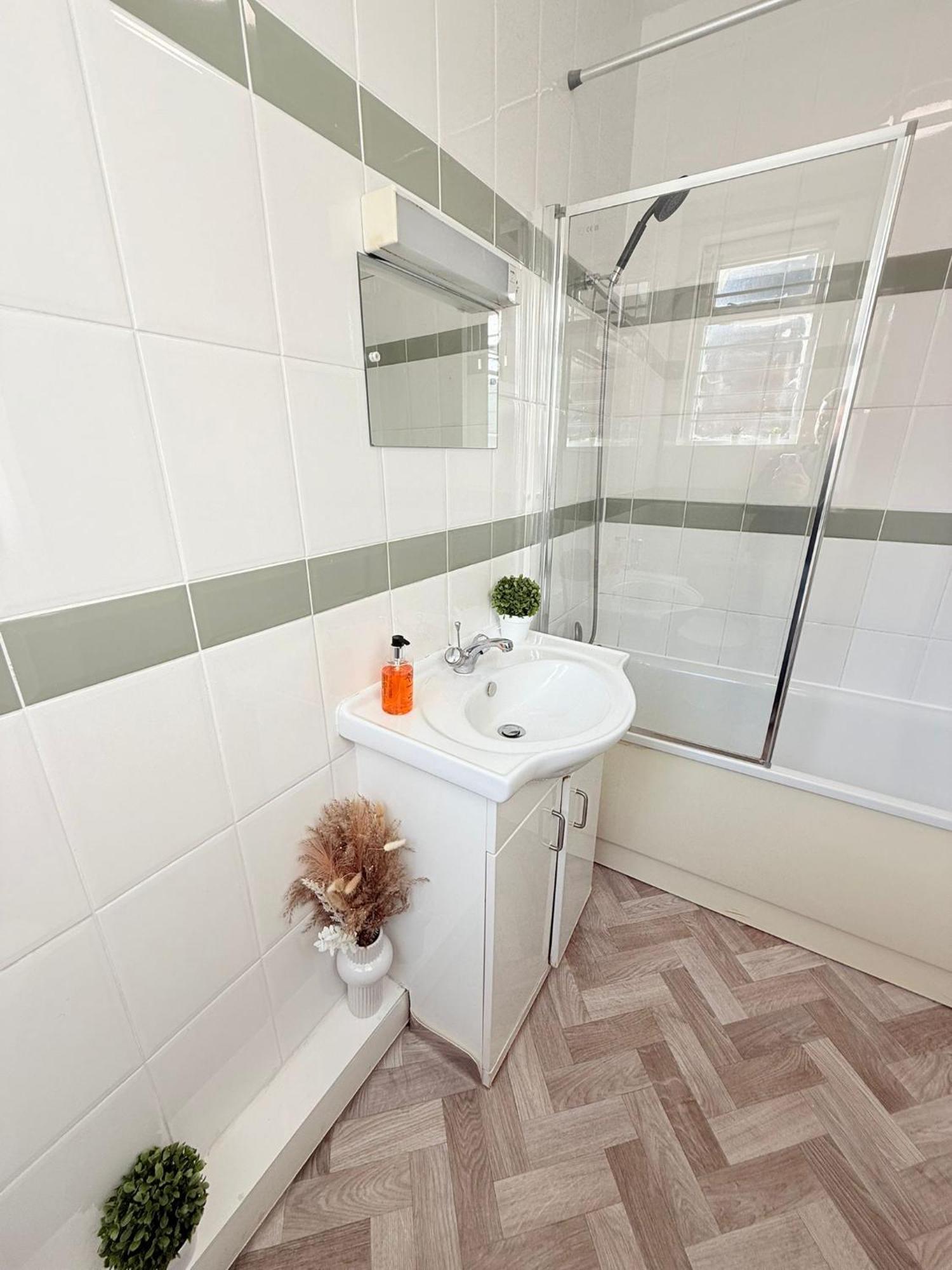 Cricklewood Broadway Guest Home London Ngoại thất bức ảnh
